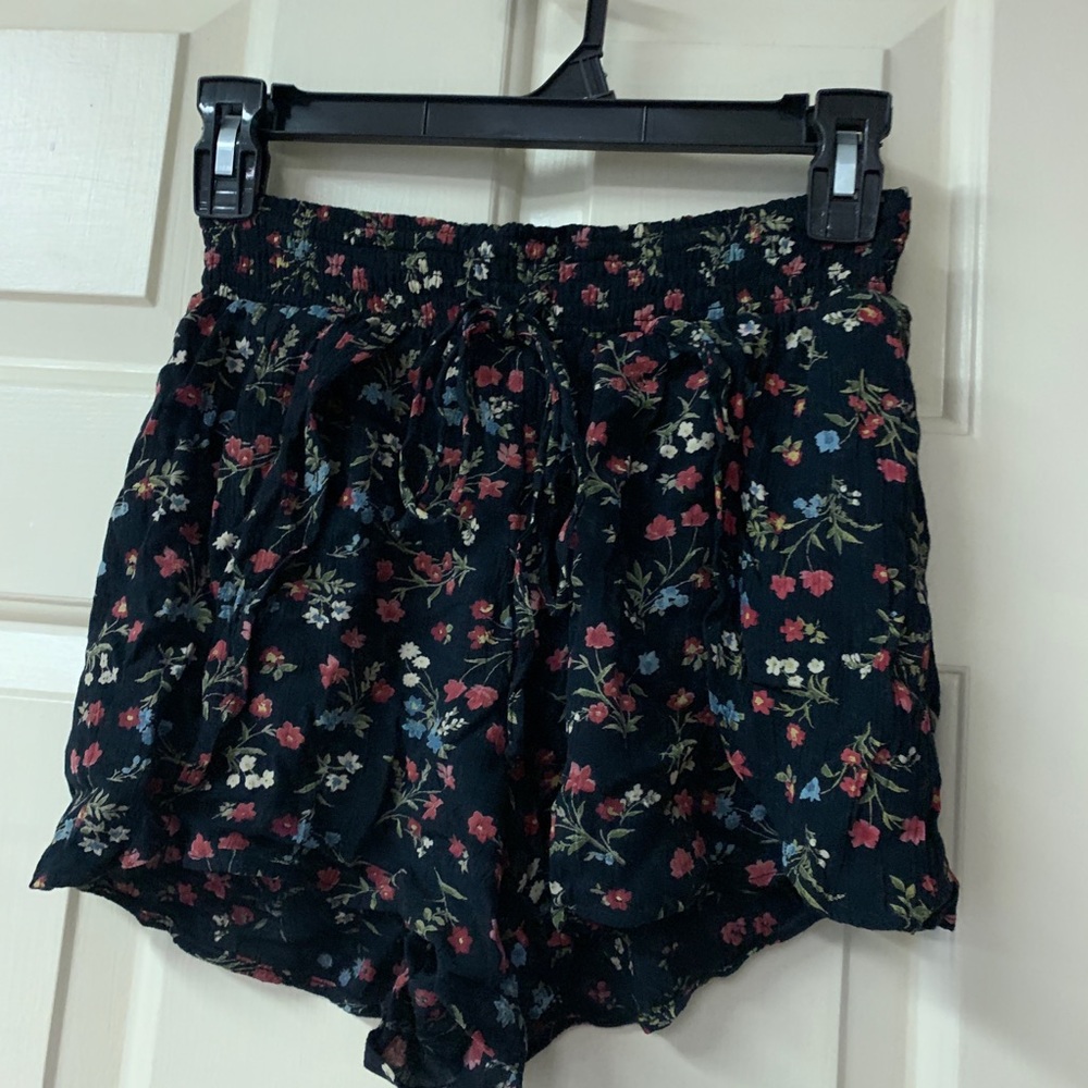 Flowered American Eagle Flowy Shorts